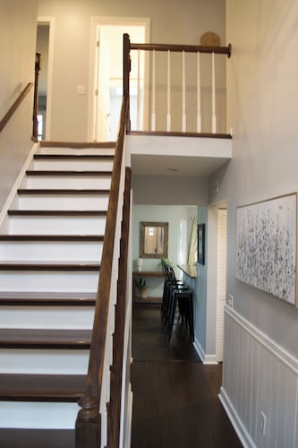 Stylish 4 Bedroom Home Minutes to CVNP, Skiing & Twinsburg Attractions