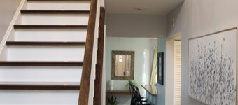 Stylish 4 Bedroom Home Minutes to CVNP, Skiing & Twinsburg Attractions