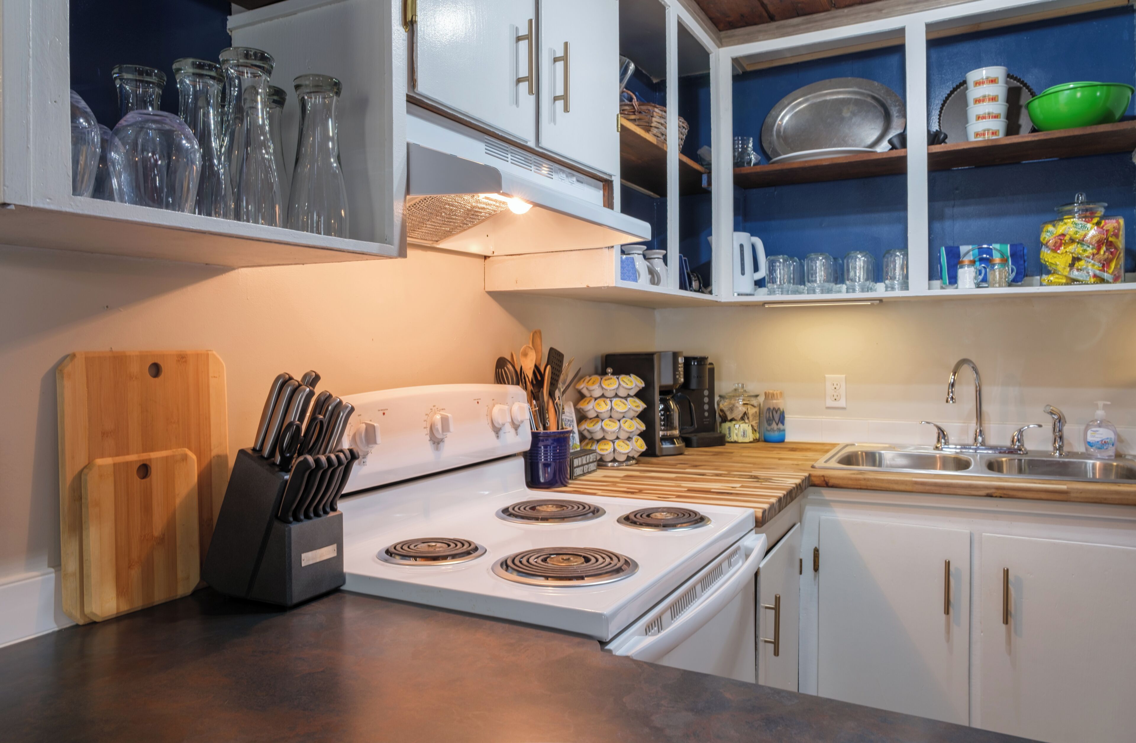 Micro-ondes, four, plaque de cuisson, lave-vaisselle