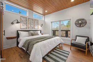 2 bedrooms, iron/ironing board, free WiFi, bed sheets - One mile from Dollywood, Cal Ripken fields and the Parkway. Brand New Cabin!! (Pigeon Forge)