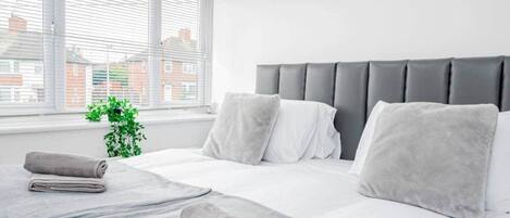 Ferros/tábuas de passar roupa, Wi-Fi, roupa de cama