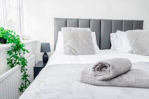 Iron/ironing board, WiFi, bed sheets - CozyRetreat|Parking|Contractor|Professional|Family (Smethwick)