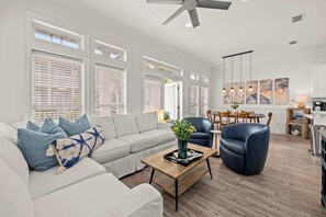 TV, table football, offices - Walk to Rosemary, Resort Pool, Bikes, Beach Gear (Panama City Beach)
