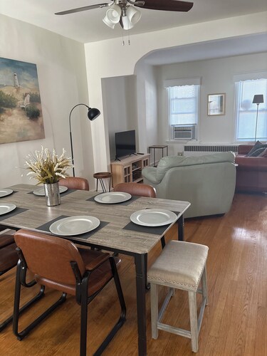 Charming 3-bedroom house with AC in Little Italy Wilmington, DE.