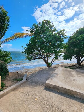 Beach - Portmore Paradise: Pool & 24/7 Security (Portmore)