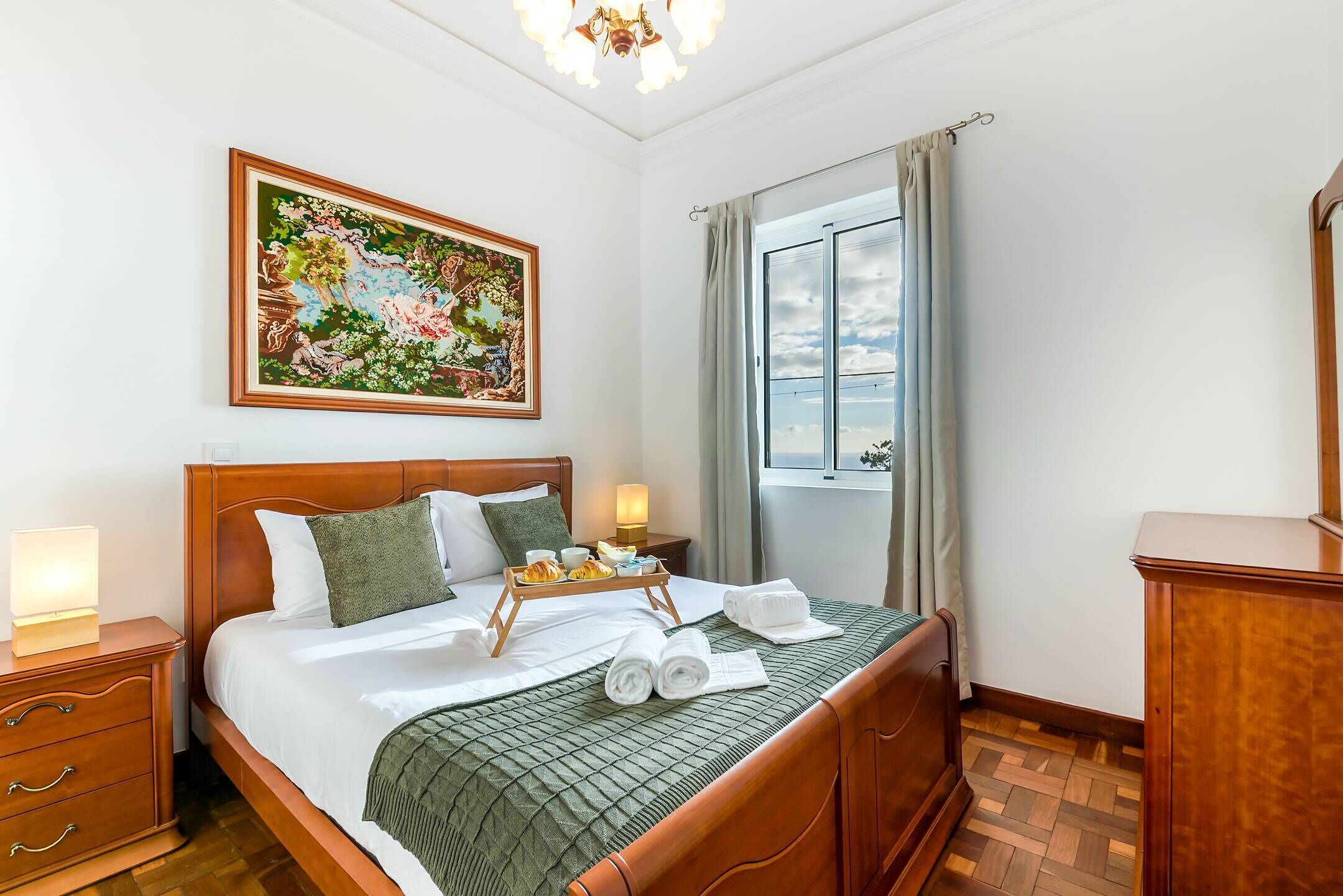 Iron/ironing board, Internet, bed sheets