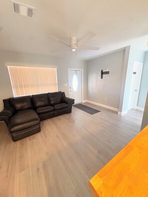 TV - Elegant Urban Retreat in Hollywood (Hollywood)