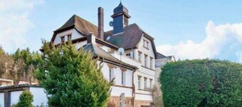Historic old building: 5.5 rooms, 4 bedrooms, luxury & space for up to 9 guests