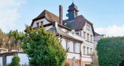 Historischer Altbau: 5,5 Zimmer, 4 Schlafzimmer, Luxus & Platz für bis 9 Gäste