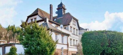 Historic old building: 5.5 rooms, 4 bedrooms, luxury & space for up to 9 guests