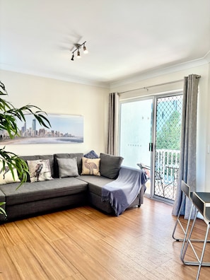 Smart TV - Immaculate Fully Self Contained Apartment in Central Surfers Paradise (Surfers Paradise)