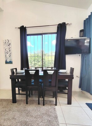 Dining - House in Playa Grande/Piscina • Surf & Sunsets - WiFi - A/C - Complete kitchen (Provincia de Guanacaste)