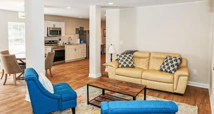 Lincolnton Farm Lodge 2 Beds & Fire Pit with Huge Backyard!