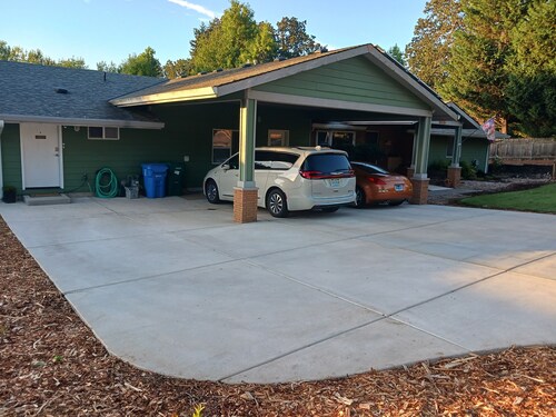 Private & Comfy Milwaukie Guest Apartment