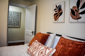 Iron/ironing board, WiFi, bed sheets - Cozy Columbus Retreat (Columbus)