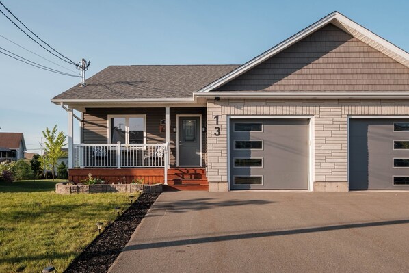 Exterior - Riverview Fundy Retreat!!! Bright & Cozy Home, Near Bay of Fundy Attractions (Riverview)