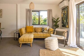 TV - Blissful on Bay by Waiheke Pure (Waiheke Island)