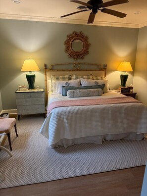 Iron/ironing board, Internet, bed sheets - Lovely 3 bedroom, 2.5 bath home in the desirable Grand Oaks neighborhood (Oxford)