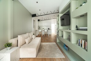 Living area - Refurbished 2-bedroom apartment (Paris)