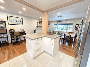 Interior - Peaceful 3 Bedroom 2 Bathroom Pool Home (Hollywood)