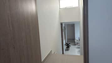 Comfort-Doppelzimmer, Bergblick | Schreibtisch, laptopgeeigneter Arbeitsplatz, Verdunkelungsvorhänge