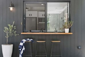 Interior - Donovan's Guest House - Architectural, Foodies, Pet Friendly (Coffs Harbour)