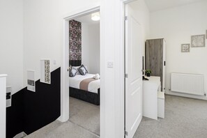 4 bedrooms - Stunning 3 Bedroom Home in Balsall Heath With Patio and Central Heating (Birmingham)