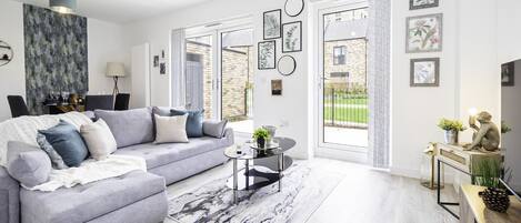 House, 3 Bedrooms, Accessible, Patio | Living room