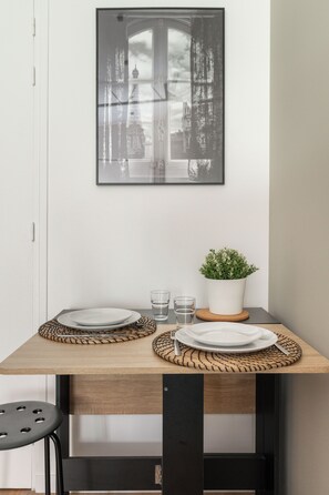 Dining - Charming renovated studio (Paris)