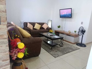 Living area - Beautiful and cozy home with Rent a car available (Nejapa)
