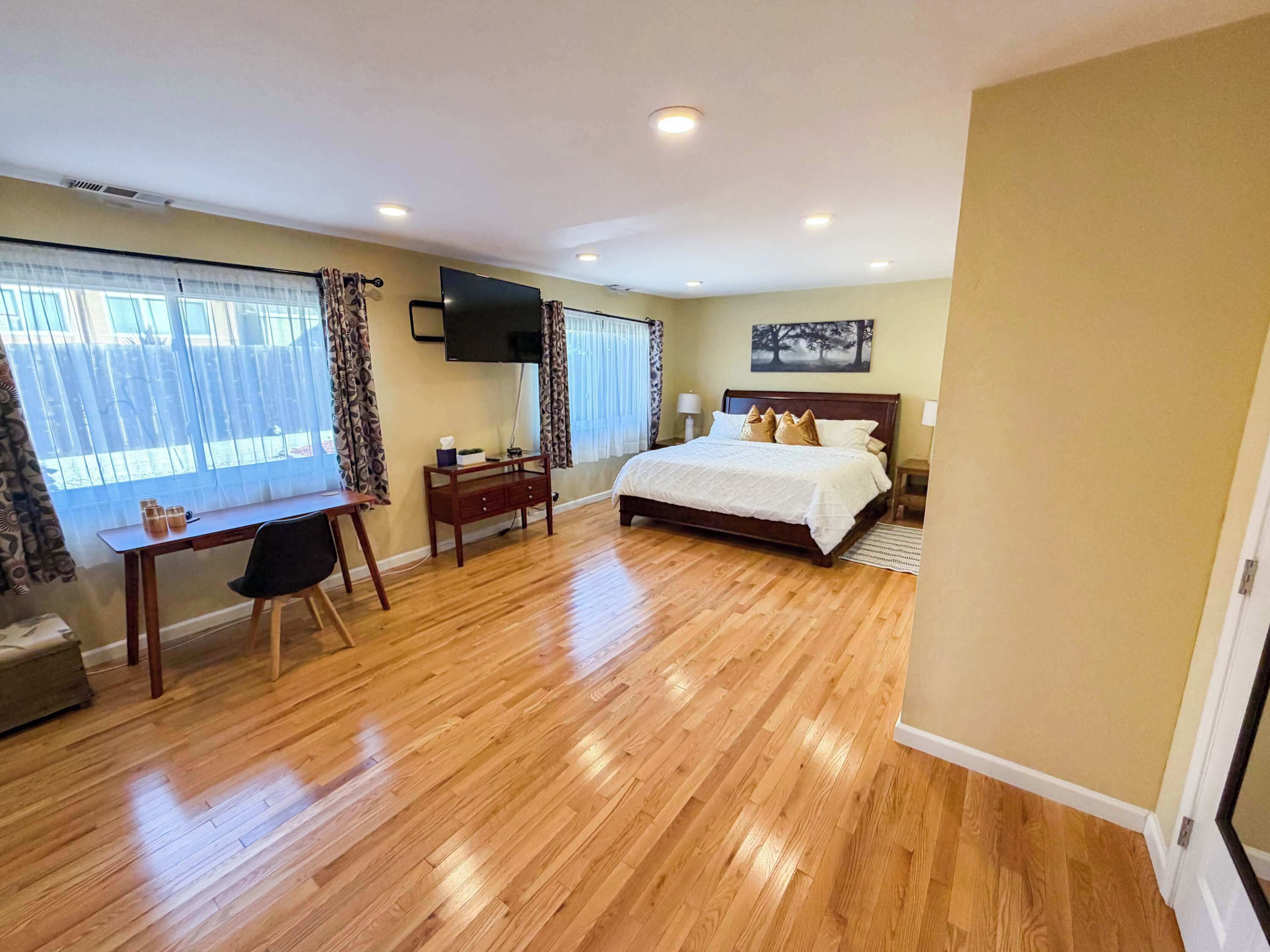 Bügeleisen/Bügelbrett, Reisekinderbett, WLAN, Bettwäsche