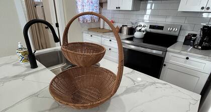 New Guesthouse in Den.5 mins. from Ball Arena & Convention Center sleeps up to 4