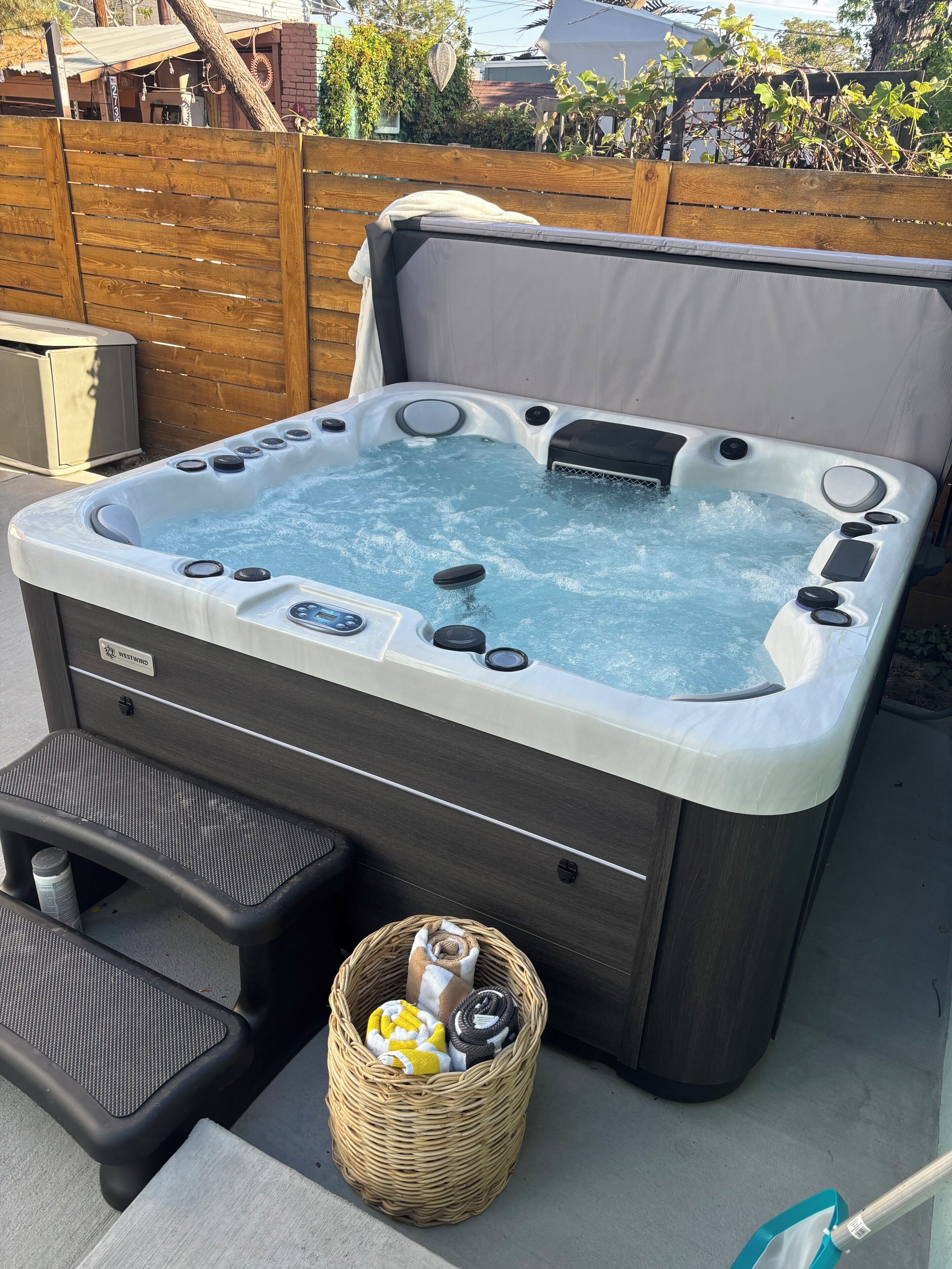 Outdoor spa tub