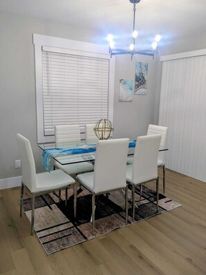 Dining - Bright & Peaceful Family Home in Moncton!! 5minutes to Moncton Airport (Moncton)