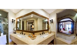 Dusche, Whirlpool, Haartrockner, Handtücher