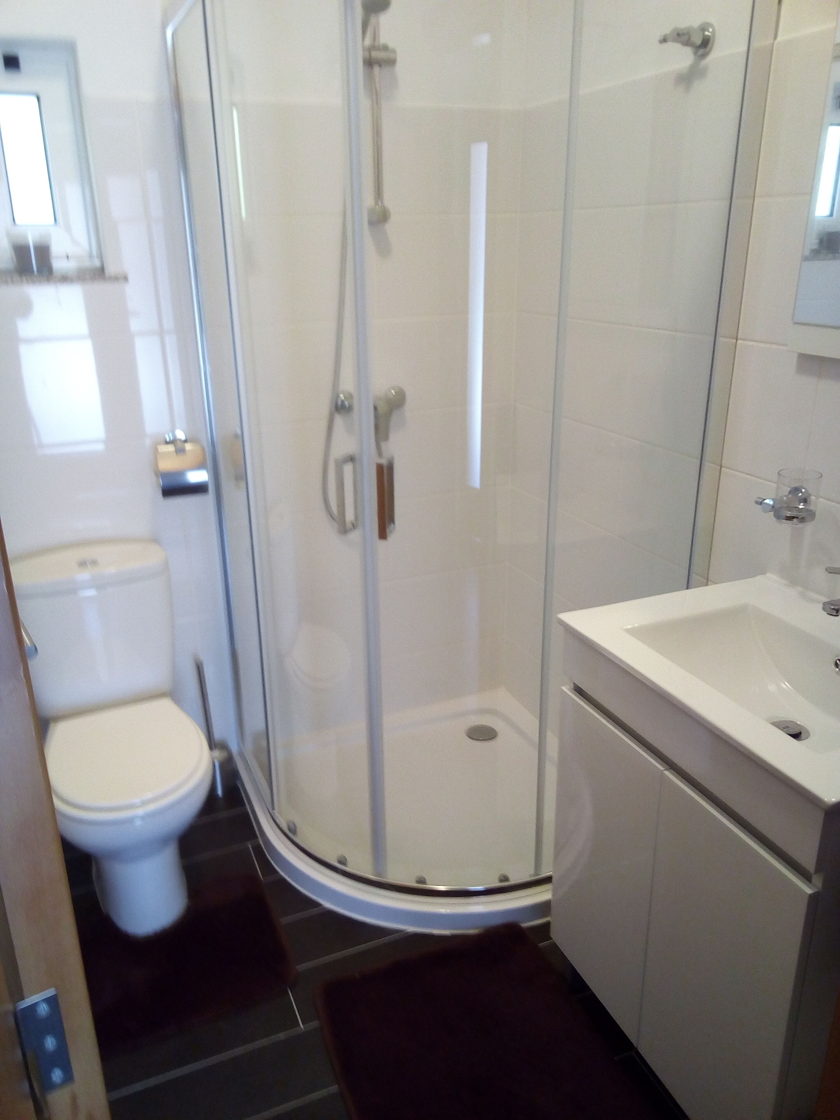 Douche, serviettes fournies