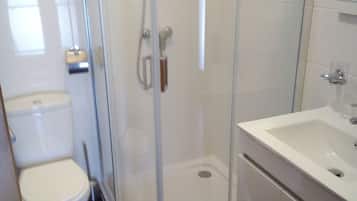 Douche, serviettes fournies