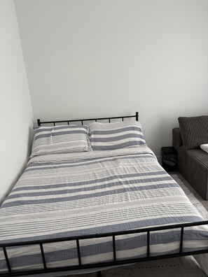 1 bedroom, iron/ironing board, WiFi, bed sheets