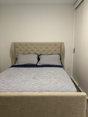 WiFi, bed sheets - Cozy bedroom near Florida Keys (Florida City)