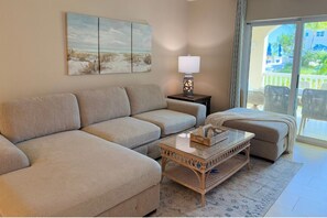 Living area - Sun Wave – Spacious Poolfront 3BR with Ocean Views, Turks and Caicos (providenciales)