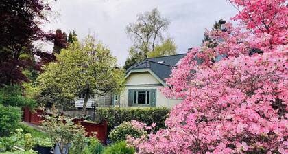 Cozy 3 bedroom suite in heart Kitsilano, close to kits beach & downtown