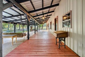 Outdoor dining - Bowen Ranch Retreat with Two Homes & Event Venue (Van Alstyne)