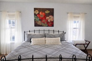 Iron/ironing board, WiFi, bed sheets