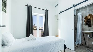 Basic Single Room | WiFi (free), bed sheets