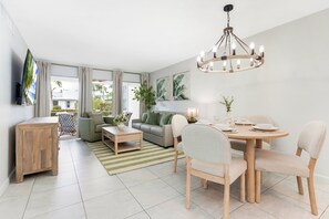 Dining - Emerald Oasis Naples • Luxury Stay by 5th Ave (Naples)