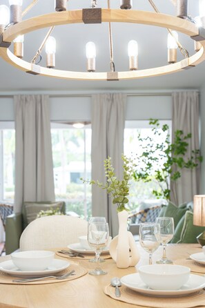 Dining - Emerald Oasis Naples • Luxury Stay by 5th Ave (Naples)