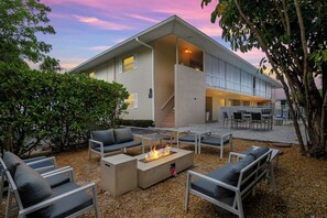 Terrace/patio - Emerald Oasis Naples • Luxury Stay by 5th Ave (Naples)