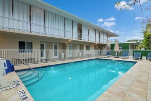 Pool - Emerald Oasis Naples • Luxury Stay by 5th Ave (Naples)