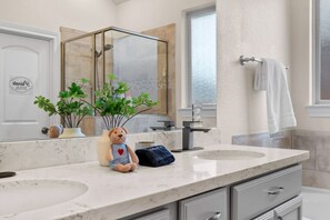 Hair dryer, soap, shampoo, toilet paper - Spacious 3BR Getaway w Dedicated Office | Sleeps 5 (Leander)