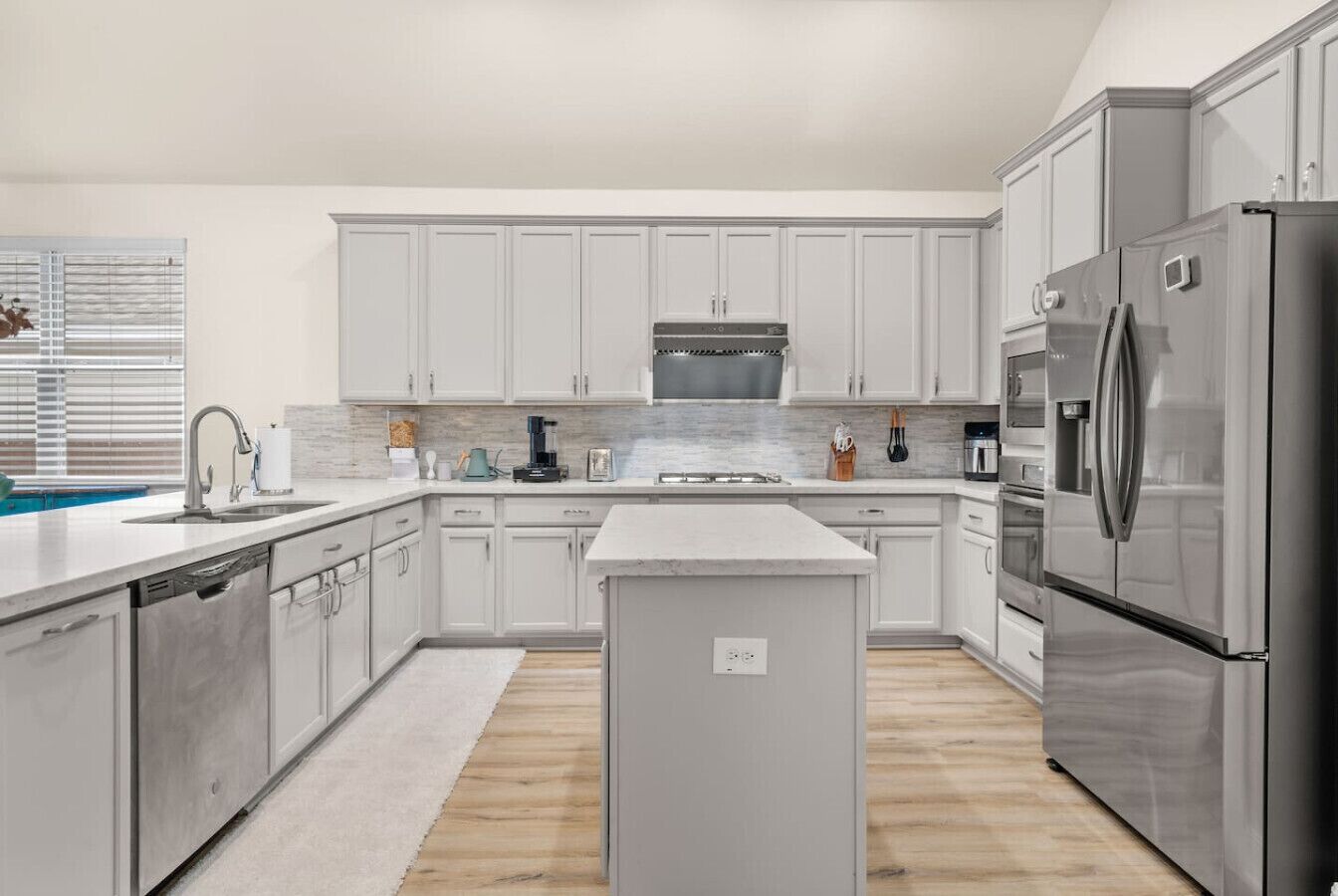 雪櫃、微波爐、焗爐、爐具